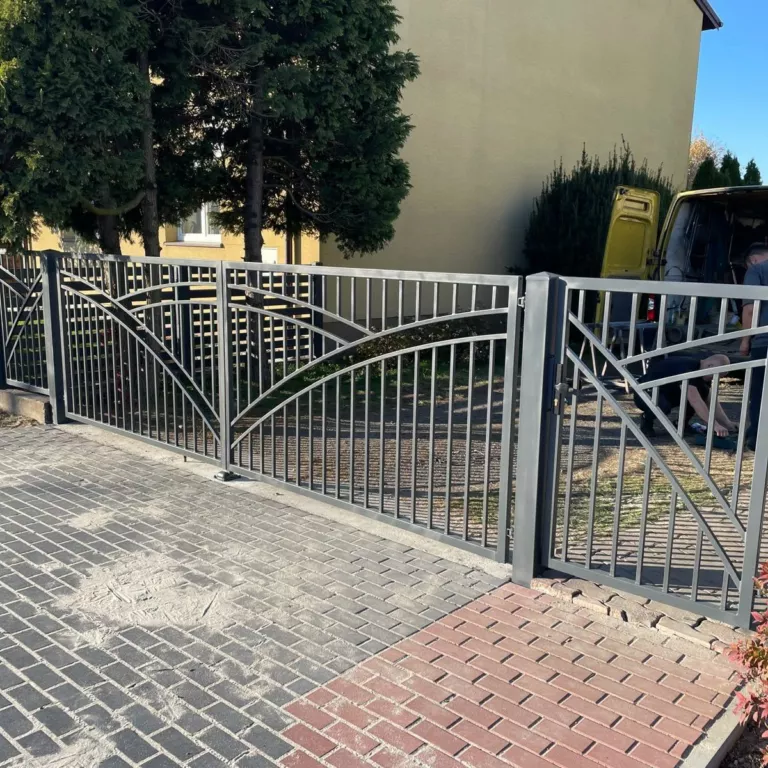 Montaż bramy, przęseł i furtki